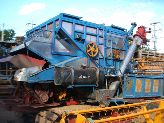 ขายรถเกี่ยวข้าว พรกินรี อุ้ม 2 ตัน เครื่องยนต์ HINO HO7D 195 แรงม้า ปั้มไดกิ้นส์เบอร์ 22 สภาพดีพร้อมใช้งาน