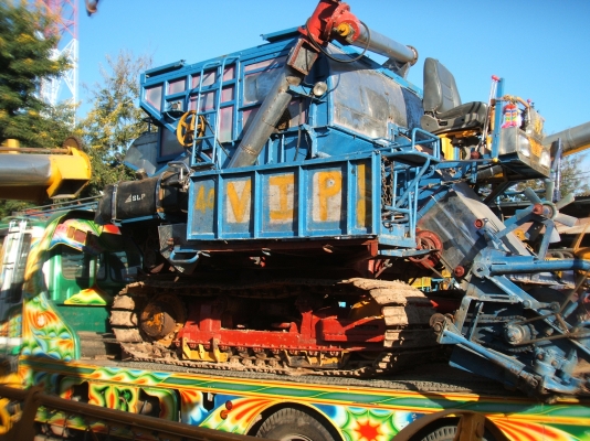 ขายรถเกี่ยวข้าว พรกินรี อุ้ม 2 ตัน เครื่องยนต์ HINO HO7D 195 แรงม้า ปั้มไดกิ้นส์เบอร์ 22 สภาพดีพร้อมใช้งาน