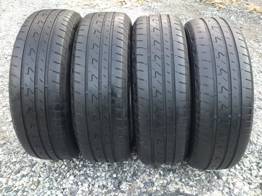 ขายยางบริดสโตน อีโคเปีย 195/65R15 ยางสัปดาห์ที่38ปี13 ดอกยางเต็มนิ่มลึกเท่ากันไม่ร้าวไม่แตกลาย(ไม่มีปะ) จำนวน 1 ชุด