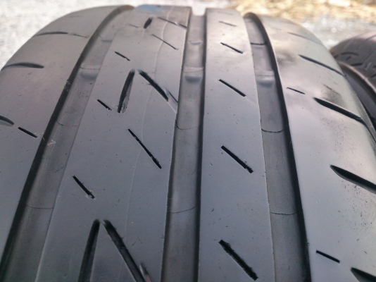 ขายยางบริดสโตน อีโคเปีย 195/65R15 ยางสัปดาห์ที่38ปี13 ดอกยางเต็มนิ่มลึกเท่ากันไม่ร้าวไม่แตกลาย(ไม่มีปะ) จำนวน 1 ชุด