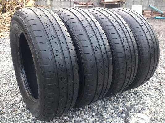 ขายยางบริดสโตน อีโคเปีย 195/65R15 ยางสัปดาห์ที่38ปี13 ดอกยางเต็มนิ่มลึกเท่ากันไม่ร้าวไม่แตกลาย(ไม่มีปะ) จำนวน 1 ชุด