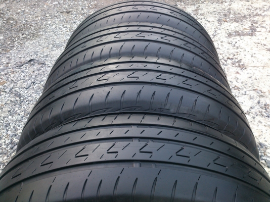 ขายยางบริดสโตน อีโคเปีย 195/65R15 ยางสัปดาห์ที่38ปี13 ดอกยางเต็มนิ่มลึกเท่ากันไม่ร้าวไม่แตกลาย(ไม่มีปะ) จำนวน 1 ชุด