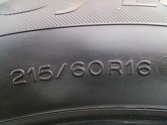 ขายยางมิชลิน 215/60R16 ยางสัปดาห์ที่09ปี13 ดอกยางสวยๆ จำนวน 1 ชุด