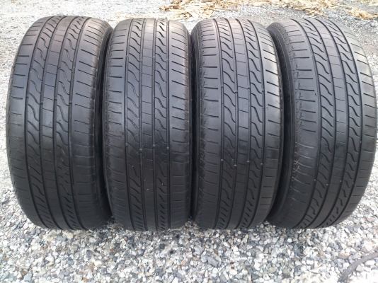 ขายยางมิชลิน 215/60R16 ยางสัปดาห์ที่09ปี13 ดอกยางสวยๆ จำนวน 1 ชุด