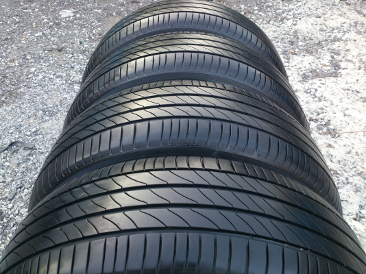 ขายยาง มิชลิน 215/60R17 ยางสัปดาห์ที่31ปี13 ดอกยางเต็มนิ่มลึกเท่ากันไม่แตกลายไม่ร้าวไม่กินข้าง(ไม่มีปะ) สวยๆ จำนวน 1 ชุด