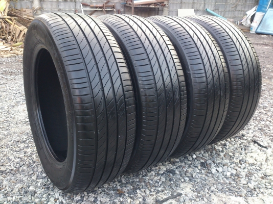 ขายยาง มิชลิน 215/60R17 ยางสัปดาห์ที่31ปี13 ดอกยางเต็มนิ่มลึกเท่ากันไม่แตกลายไม่ร้าวไม่กินข้าง(ไม่มีปะ) สวยๆ จำนวน 1 ชุด