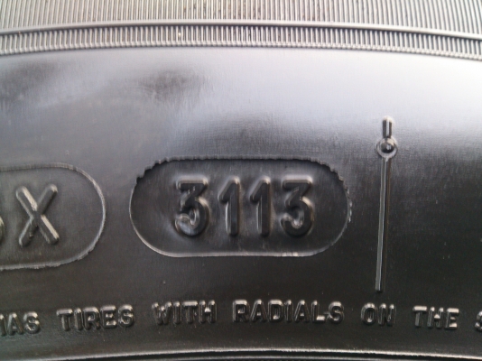 ขายยาง มิชลิน 215/60R17 ยางสัปดาห์ที่31ปี13 ดอกยางเต็มนิ่มลึกเท่ากันไม่แตกลายไม่ร้าวไม่กินข้าง(ไม่มีปะ) สวยๆ จำนวน 1 ชุด