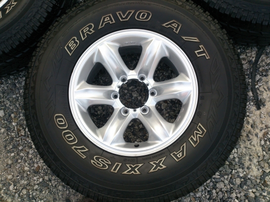 ขายแม็กเล็บเหยี่ยว ISUZU 6รูขอบ16 พร้อมยางMAXXIS 265/70R16 ยางปี14 ดอกยางเต็มสวยๆใช้งานน้อยเอาไปใช้ต่อได้อีกนาน จำนวน 1 ชุด