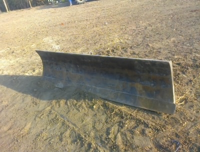 ขายใบดันหน้ารถไถFord  7ฟุต  ใบดันอย่างเดียวเหมาะสำหรับรถไถเพลาเดียว สภาพสวยสนใจ0810076640