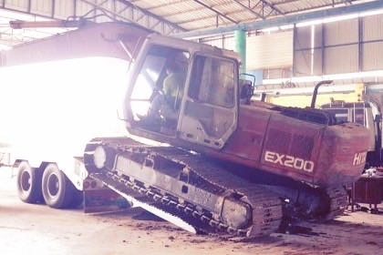 HITACHI EX 200-2 เครื่องเดิมปั๊มเดิมๆพร้อมทำงานได้เลยไม่โหลดครับ ภายในเก๋งสะอาดคอนโทรลง่าย ไฟฟ้าตัดมอเตอร์คันเร่ง หน้าจอครบ ภายนอกบูมอาร์มมีปะอยู่ครับแต่ไม่มาก เอวมีขยับบ้างเล็กน้อย ช่วงล่างโรลเลอร์โซ่บูทใบแทรกหนาประมาณ 70\% เอกสารใบอินวอย ราคาต่อรองได้ครั HITACHI EX 200-2 เครื่องเดิมปั๊มเดิมๆพร้อมทำงานได้เลยไม่โหลดครับ ภายในเก๋งสะอาดคอนโทรลง่าย ไฟฟ้าตัดมอเตอร์คันเร่ง หน้าจอครบ ภายนอกบูมอาร์มมีปะอยู่ครับแต่ไม่มาก เอวมีขยับบ้างเล็กน้อย ช่วงล่างโรลเลอร์โซ่บูทใบแทรกหนาประมาณ 70\% เอกสารใบอินวอย ราคาต่อรองได้ครั