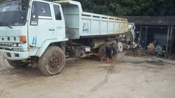 สิบล้อ  isuzu 240 ตัวแท้ 2เพลา เกียร์ คริตตรัส เอกสารพร้อโอน