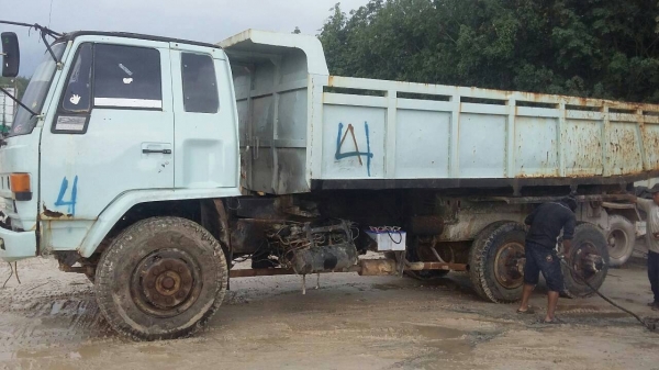 สิบล้อ  isuzu 240 ตัวแท้ 2เพลา เกียร์ คริตตรัส เอกสารพร้อโอน