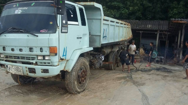 สิบล้อ  isuzu 240 ตัวแท้ 2เพลา เกียร์ คริตตรัส เอกสารพร้อโอน