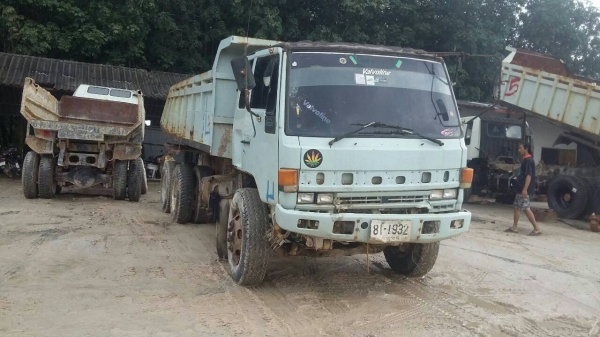 สิบล้อ  isuzu 240 ตัวแท้ 2เพลา เกียร์ คริตตรัส เอกสารพร้อโอน