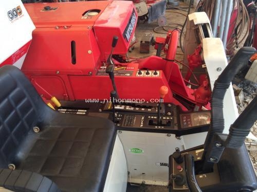 รถเกี่ยวข้าวนั่งขับ     MITSUBISHI    MC11  รหัสสินค้า : 14002192  หรือเพิ่มเติมไดที่ www.nihonmono.com