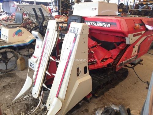 รถเกี่ยวข้าวนั่งขับ     MITSUBISHI    MC11  รหัสสินค้า : 14002192  หรือเพิ่มเติมไดที่ www.nihonmono.com