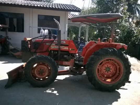 ขายรถไถ M5000SU พร้อมใบดันหน้า