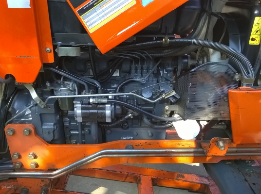 ขายรถไถ M5000SU พร้อมใบดันหน้า