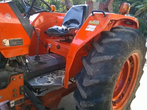 ขายรถไถ M5000SU พร้อมใบดันหน้า