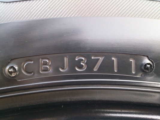 ขายยาง บริดสโตน ดูราวิส215/70R16 ยางสัปดาห์ที่37ปี11 ดอกยางเต็มนิ่มลึกเท่ากันไม่แตกลายไม่ร้าวไม่กินข้างใช้งานน้อยมาก(ไม่มีปะ) จำนวน 1 ชุด