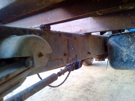 TLเครื่อง85แรง บรรทุกรถเกี่่ยวข้าวไม่มีเล่มทะเบียน