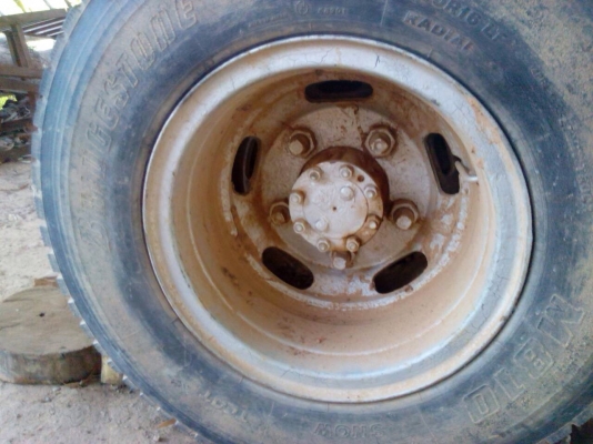 TLเครื่อง85แรง บรรทุกรถเกี่่ยวข้าวไม่มีเล่มทะเบียน