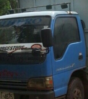 หกล้อ ISUZU NPR130โบว์ รถห้างปี48 รถบรรทุกหมูค็อกเลส2ชั้นท้ายรีปไฮโรลิกค์ สภาพดีพร้อมใช้งาน ทะเบึยนพร้อมโอน