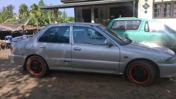 ขาย Mitsu Lancer ปี 96 หน้ายื่น เครื่องหัวฉีด 1.5  สวยประหยัด เครื่องดี เกียร์ดี เกียร์ธรรมดาขับมันพุ่งดี เครื่องนิ่งเรียบ ฟิตเปรี๊ยะ