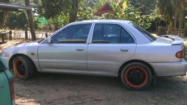 ขาย Mitsu Lancer ปี 96 หน้ายื่น เครื่องหัวฉีด 1.5  สวยประหยัด เครื่องดี เกียร์ดี เกียร์ธรรมดาขับมันพุ่งดี เครื่องนิ่งเรียบ ฟิตเปรี๊ยะ