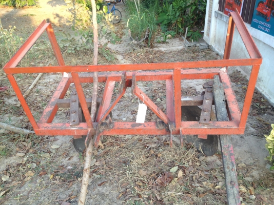 ==>ขายผานยกร่อง สำหรับรถ 34-47 แรงพร้อมคอกใส่ถังน้ำ