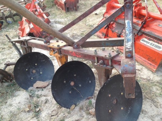 ==>ขายผาน 3 ยี่ห้อ CMTสำหรับรถไถ ford