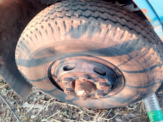 ISUZU NPR 115 HP 4BD1 หกล้อดั๊มพ์ ช่วงล่างใหญ่ติด F หน้าหลังครบ กระยะดั๊มพ์เหล็ก 4 ตันความยาว 3.60 เมตร เครื่องแรงดีไม่เยิ้ม หัวเก๋งมีผุบ้างเล็กน้อย ภายในเก๋งคอนโซลครบพร้อม ช่วงล่างคัชซีไม่ผุ ยาง 8.25 ขอบ 16 สภาพดี 60\% เอกสารเล่มทะเบียนชุดโอนครบพร้อม ราคา