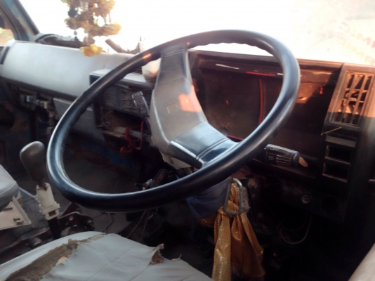 ISUZU NPR 115 HP 4BD1 หกล้อดั๊มพ์ ช่วงล่างใหญ่ติด F หน้าหลังครบ กระยะดั๊มพ์เหล็ก 4 ตันความยาว 3.60 เมตร เครื่องแรงดีไม่เยิ้ม หัวเก๋งมีผุบ้างเล็กน้อย ภายในเก๋งคอนโซลครบพร้อม ช่วงล่างคัชซีไม่ผุ ยาง 8.25 ขอบ 16 สภาพดี 60\% เอกสารเล่มทะเบียนชุดโอนครบพร้อม ราคา