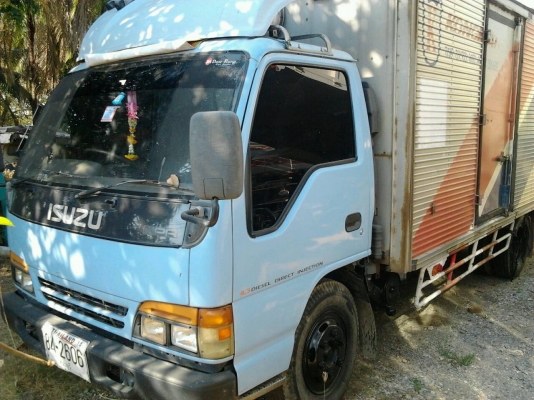 รถบรรทุก 6 ล้อกลาง