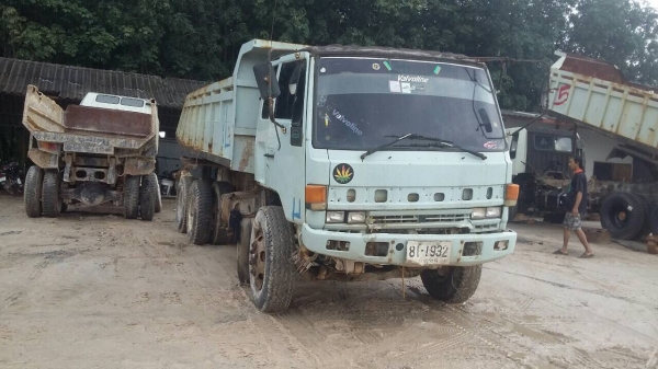 ชายรถสิบล้อนางฟ้า240ดั้ม2เพลา