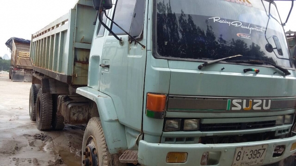 ชายรถสิบล้อนางฟ้า240ดั้ม2เพลา