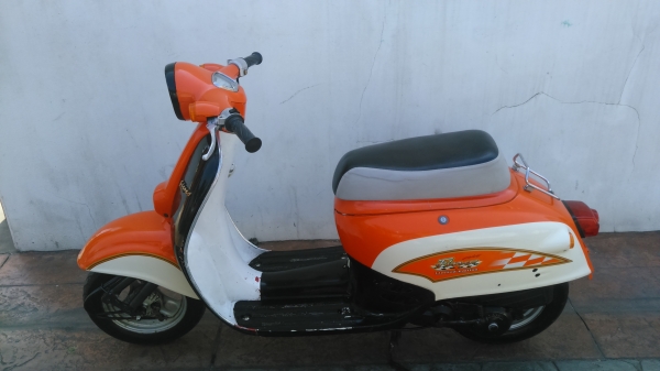 (ขายจริง ส่งจริง รถทุกคัน)ขายรถป๊อบ HONDA GIORNO. คล้ายเวสป้า โครตถูก สีส้ม สภาพดีพร้อมใช้งานได้เลย เครื่องดี สีสวยโอเค แต่สีตรงที่วางเท้าไม่ค่อยสวยตามรูป ทำสีเองตรงที่ว่างเท้าไม่กี่บาท ไม่มีเวลาทำสีเอง สีดำตรงที่วางเท้าเป็นสติกเกอร์ถ้าลอกสติกเกอร์ออก ก้อ