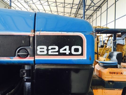 ขาย !!! รถไถ FORD 8240 (2เพลา) รถนอก มีเอกสาร สภาพพร้อมใช้ ไฟฟ้าครบ