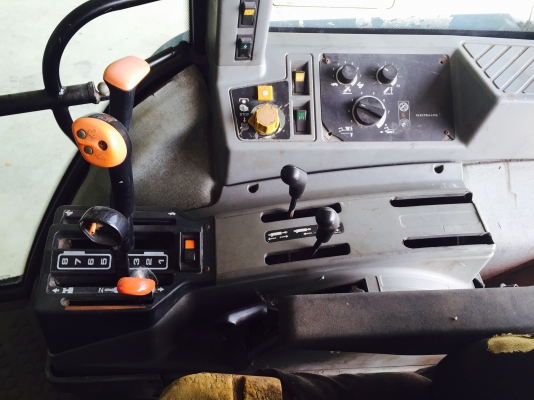 ขาย !!! รถไถ FORD 8240 (2เพลา) รถนอก มีเอกสาร สภาพพร้อมใช้ ไฟฟ้าครบ ขาย !!! รถไถ FORD 8240 (2เพลา) รถนอก มีเอกสาร สภาพพร้อมใช้ ไฟฟ้าครบ