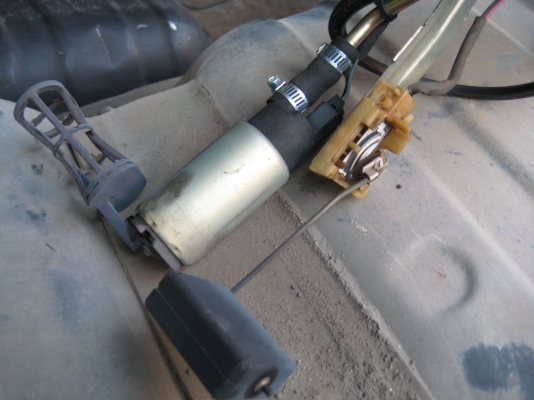 ขายถังน้ำมันรถตู้ commuter พร้อมปั้มติ๊ก