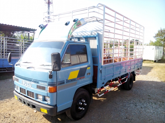 6 ล้อกลาง  ISUZU  NKR  110 แรงม้า  * ยาว 4.30 ม. *  รถสวยเดิม+สวยจริง+สภาพพร้อมใช้งาน * รถห้างแท้  *  มีเล่มพร้อมโอน *