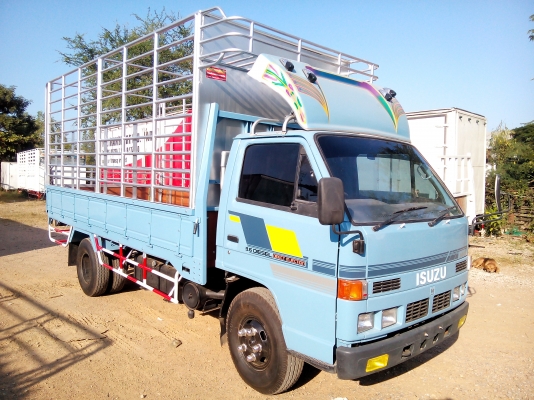 6 ล้อกลาง  ISUZU  NKR  110 แรงม้า  * ยาว 4.30 ม. *  รถสวยเดิม+สวยจริง+สภาพพร้อมใช้งาน * รถห้างแท้  *  มีเล่มพร้อมโอน *