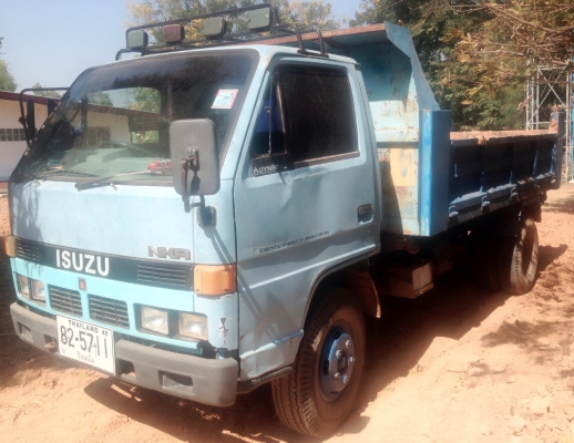 ISUZU NKR 110 HP 4BE1 ปี 36 ห้างแท้ หกล้อดั๊มพ์ กระบะดั๊มพ์เหล็ก 4 ตันความยาว 3.60 เมตร เครื่องแน่นแรงดีสุดๆครับไม่มีเยิ้ม ภายในเก๋งคอนโซลสวยครบ ช่วงล่างเดิมๆคัชซีสวยมากไม่มีตำหนิเลยครับ ยางสภาพดีประมาณ 70\% พร้อมใช้งาน เอกสารทะเบียนภาษีเต็มครบพร้อมโอน ราค