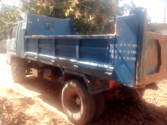 ISUZU NKR 110 HP 4BE1 ปี 36 ห้างแท้ หกล้อดั๊มพ์ กระบะดั๊มพ์เหล็ก 4 ตันความยาว 3.60 เมตร เครื่องแน่นแรงดีสุดๆครับไม่มีเยิ้ม ภายในเก๋งคอนโซลสวยครบ ช่วงล่างเดิมๆคัชซีสวยมากไม่มีตำหนิเลยครับ ยางสภาพดีประมาณ 70\% พร้อมใช้งาน เอกสารทะเบียนภาษีเต็มครบพร้อมโอน ราค