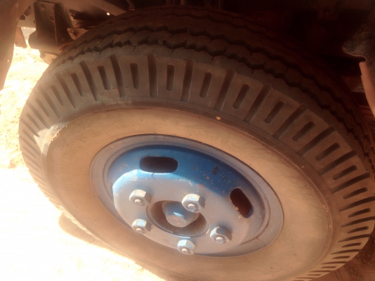 ISUZU NKR 110 HP 4BE1 ปี 36 ห้างแท้ หกล้อดั๊มพ์ กระบะดั๊มพ์เหล็ก 4 ตันความยาว 3.60 เมตร เครื่องแน่นแรงดีสุดๆครับไม่มีเยิ้ม ภายในเก๋งคอนโซลสวยครบ ช่วงล่างเดิมๆคัชซีสวยมากไม่มีตำหนิเลยครับ ยางสภาพดีประมาณ 70\% พร้อมใช้งาน เอกสารทะเบียนภาษีเต็มครบพร้อมโอน ราค