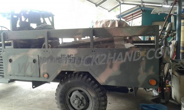 รถจิ๊ปทหาร   ยี่ห้อ   AOTOMODIVE   ปี 2547   รุ่น  KX37KC71