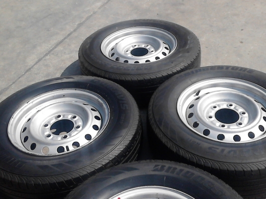 กะทะล้อ  6 รู พร้อมยาง ชุด 4 ล้อ ยาง BRIDGESTONE DURAVIS R611  มี 4 ล้อ  TEL.081-427-3941