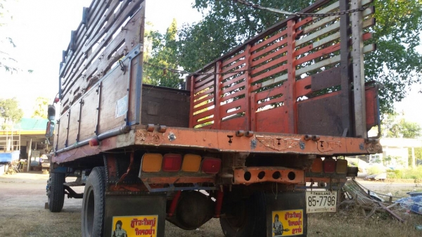 หกล้อ อีซูซุ165แรง power ช่วงล่างใหญ่ 7เกียร์ สโลส์อินเตอร์4สปรึค สภาพพร้อมลุย ทะเบียน พร้อมโอน