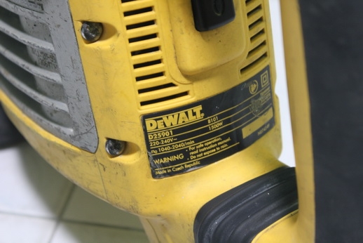 ขายสกัดคอนกรีตตัวใหญ่ยี่ห้อ DEWALT 25901 สภาพดีพร้อมใช้งานครับ