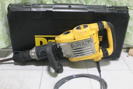 ขายสกัดคอนกรีตตัวใหญ่ยี่ห้อ DEWALT 25901 สภาพดีพร้อมใช้งานครับ